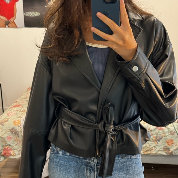 Cropped Leather Black Jacket - Picture 2 of 4